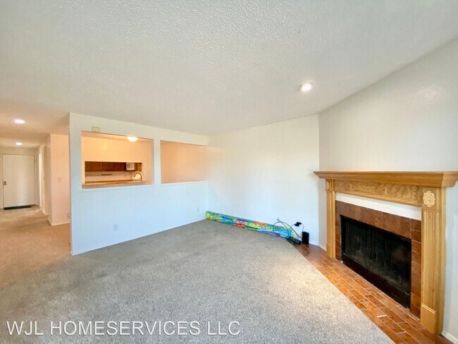 Foto del edificio - 2 br, 1.5 bath House - 2511 NE 4th St Unit...