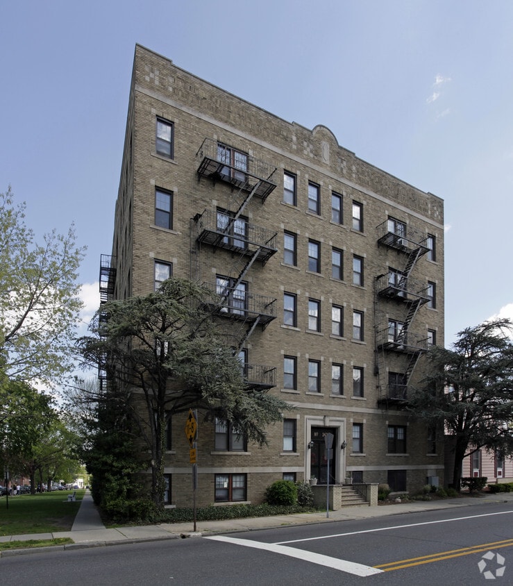 347 Belleville ¡Avenue - 347 Belleville Ave