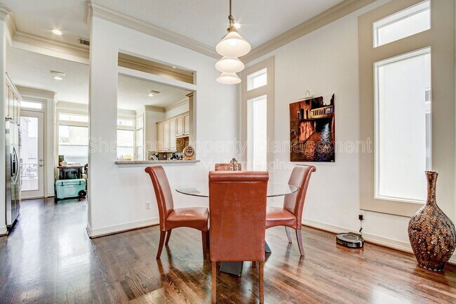 Foto del edificio - 1515 Hyde Park Blvd