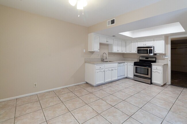 Building Photo - 18412 Patterson Ln