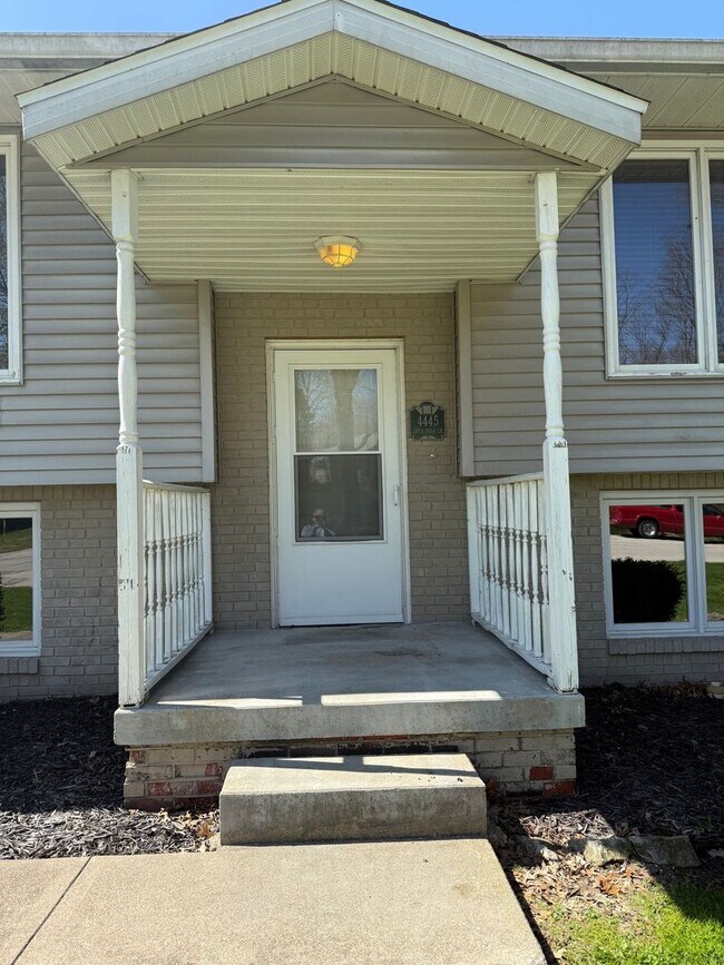 Foto del edificio - 3 BR / 3 BA Single-family home near Ellettsville