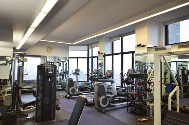 Foto del edificio - 300 E 93rd St