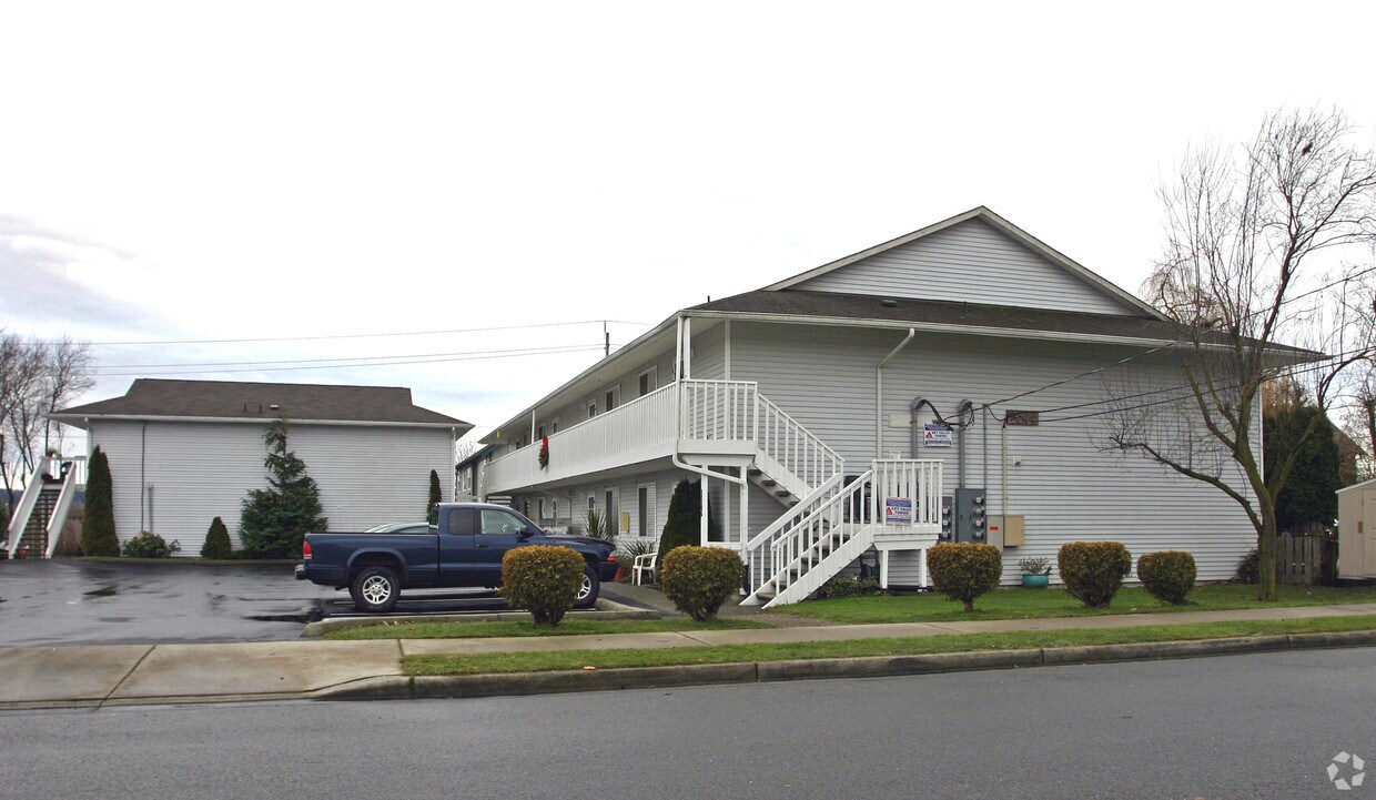 Primary Photo - 112 Alder Ave