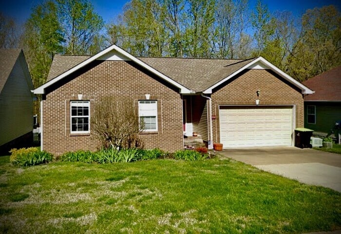 Primary Photo - 552 Parkvue Village Way