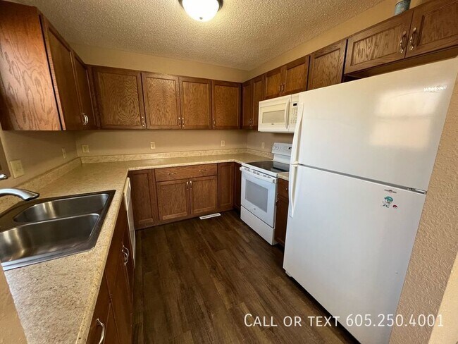 Building Photo - Cozy Charm in Sioux Falls Haven