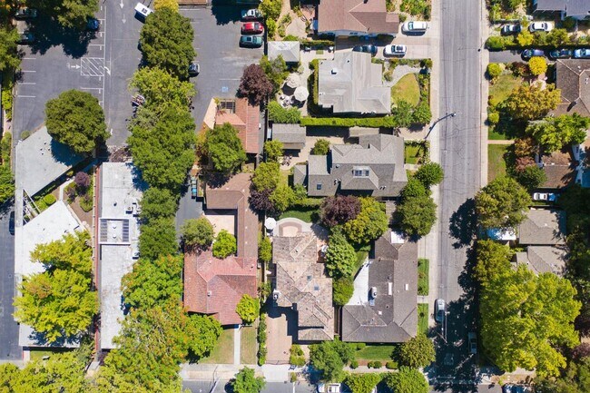 Building Photo - 1201 University Dr