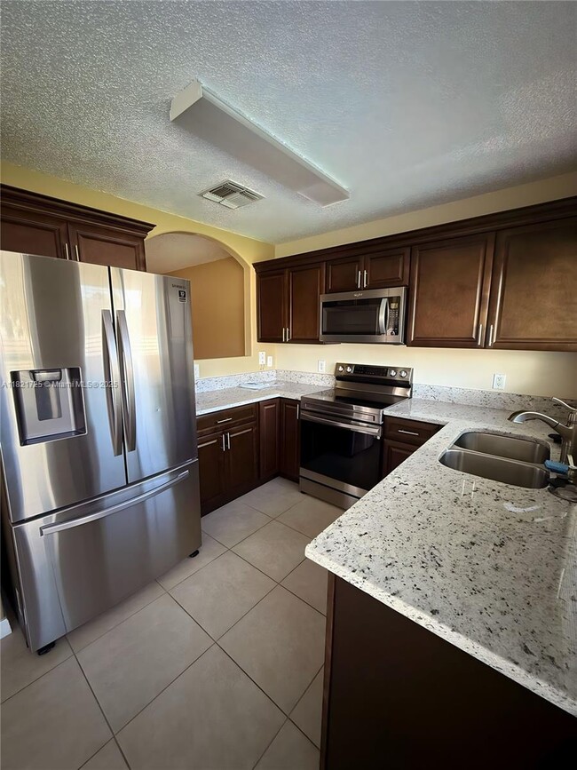 Building Photo - 13427 Fairway Glen Dr