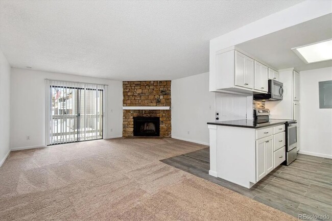 Building Photo - Recently Updated Unit in Robinwood