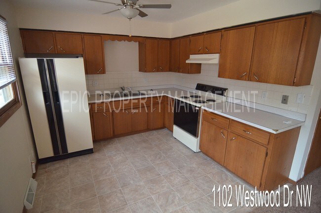 Building Photo - 1102 Westwood Dr NW