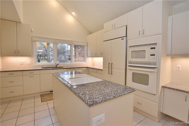 Foto del edificio - 4061 Willoway Pl Dr