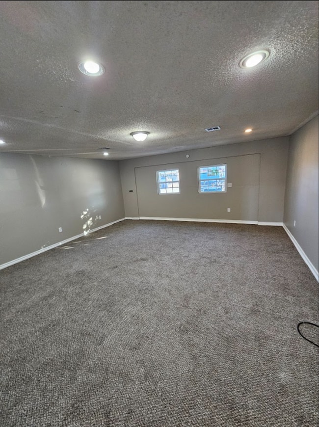 Building Photo - Cute 4 bedroom House