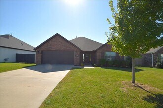 Building Photo - 3609 SW Mistletoe Ave