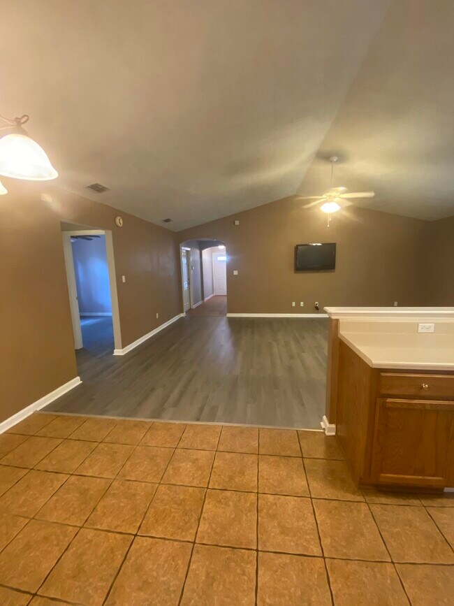 Building Photo - 5525 Cattail Ct