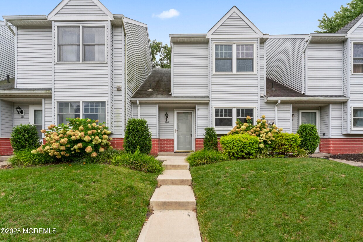 Foto principal - 140 Westchester Dr