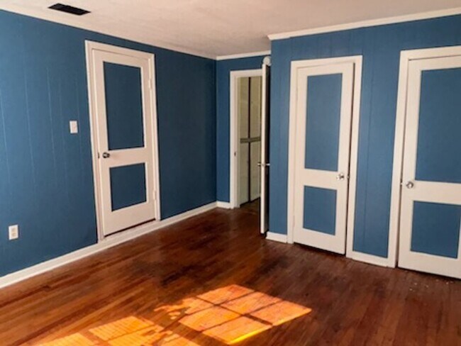 Foto del edificio - 3258 Meadow Ln