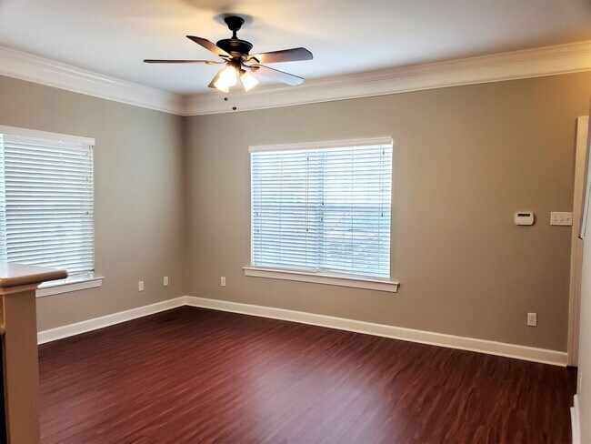 Foto del edificio - 3 bedroom townhome in gated community with...