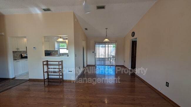 Foto del edificio - 3441 Thunderbird Ave
