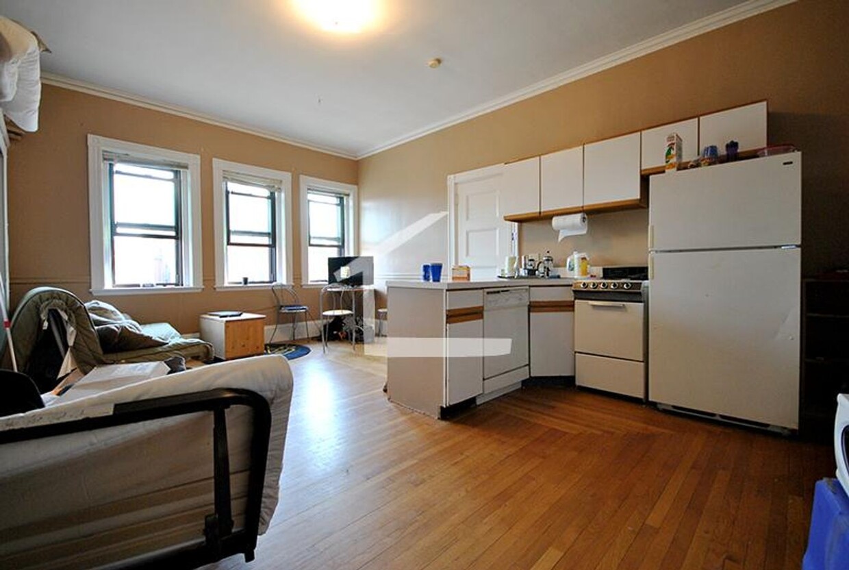 Primary Photo - Spacious Two Bed Right In Kenmore