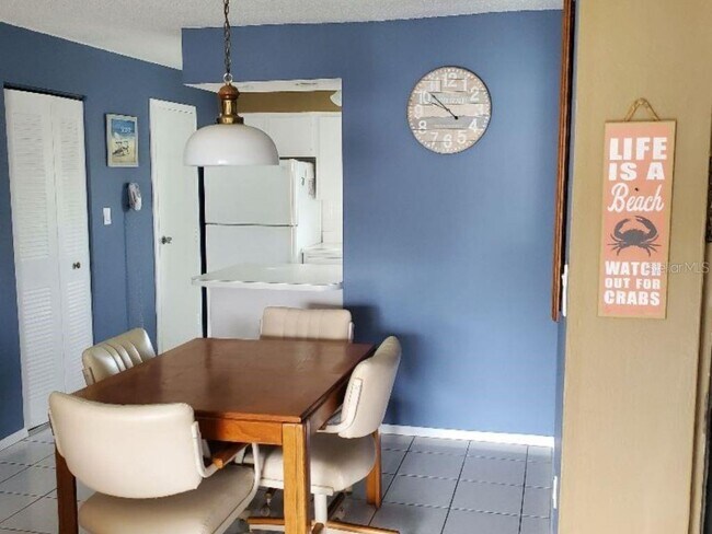 Foto del edificio - 4215 E Bay Dr