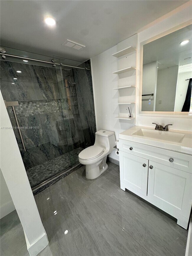 Foto del edificio - 8680 SW 212th St