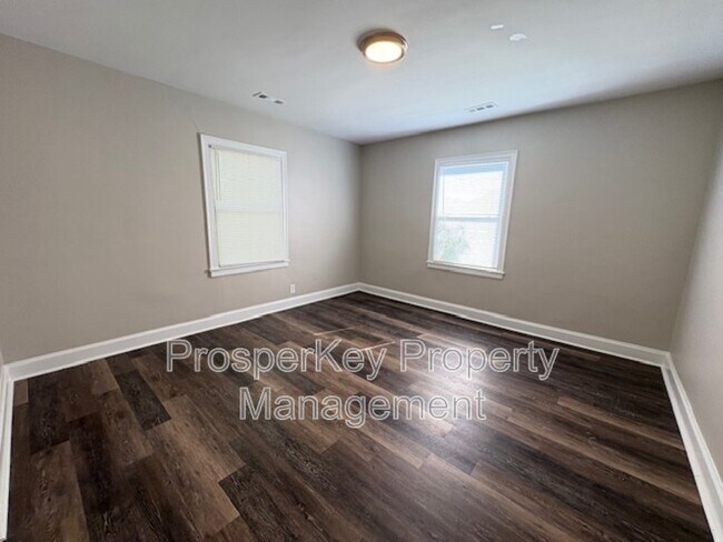 Foto del edificio - 4617 Rosemont Dr