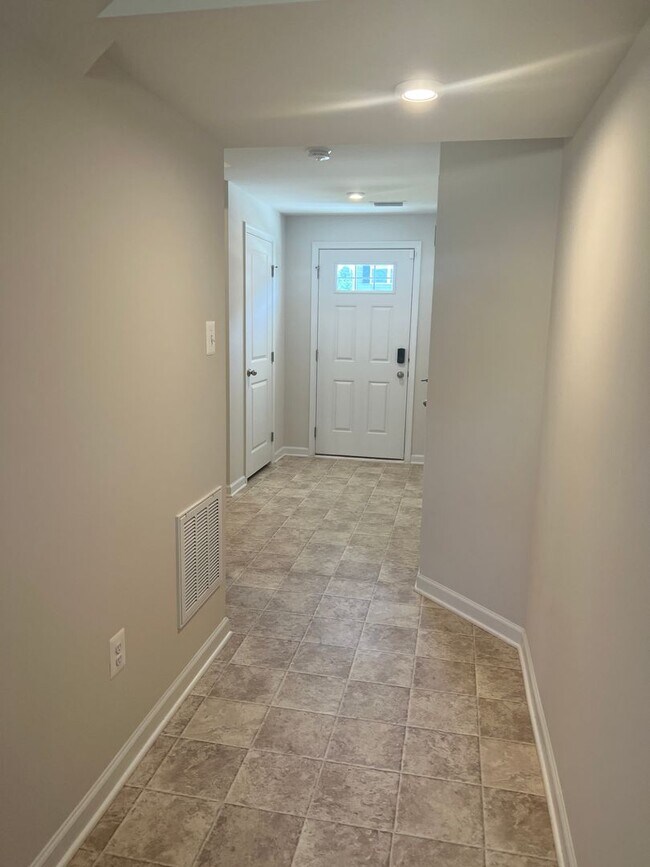 Foto del edificio - Sought After Pendleton Subdivision
