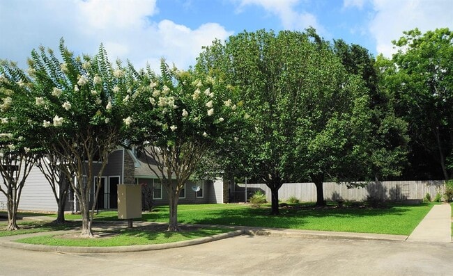 Building Photo - 211 Hunt Rd