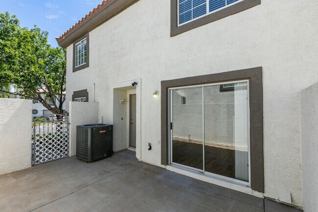 Foto del edificio - 3 Bedroom 2.5 Bathroom Townhouse in Henderson.