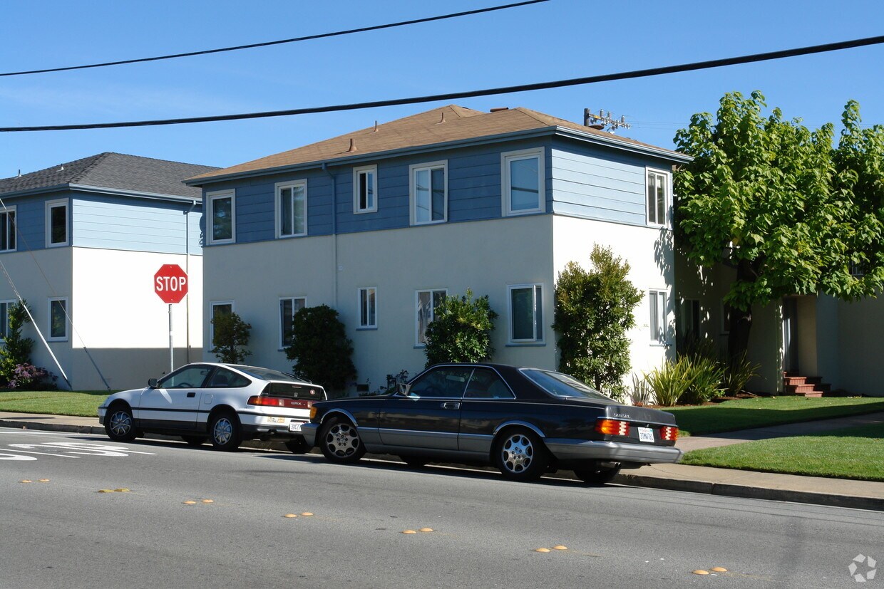 Primary Photo - 1050 Magnolia Ave