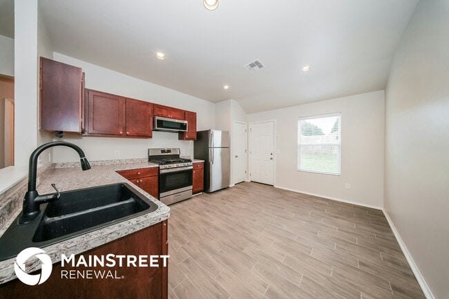 Building Photo - 7601 Lipizzan Rd