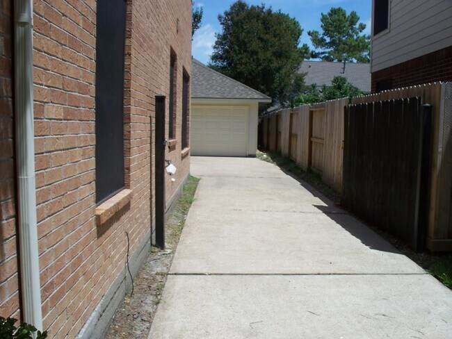Foto del edificio - 20736 Fawnbrook Ct