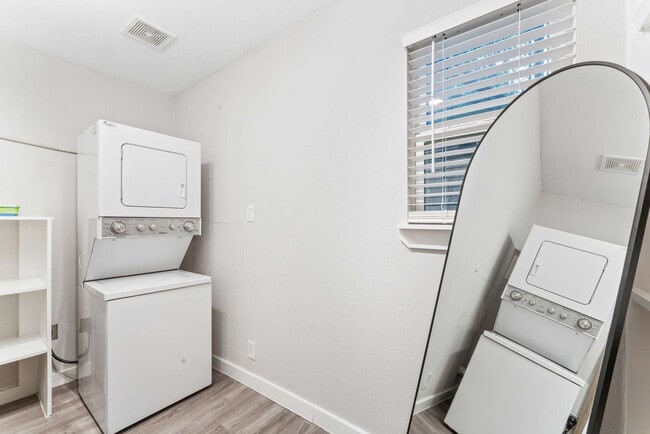 Foto del edificio - 1211 W 8th St