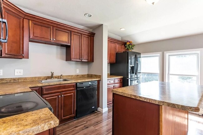 Foto del edificio - 554 Lake Ave