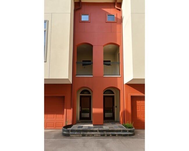 Building Photo - 404 Parker St