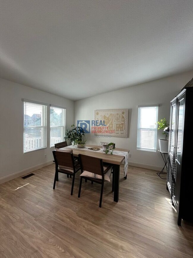 Building Photo - 9597 Fox Den Dr