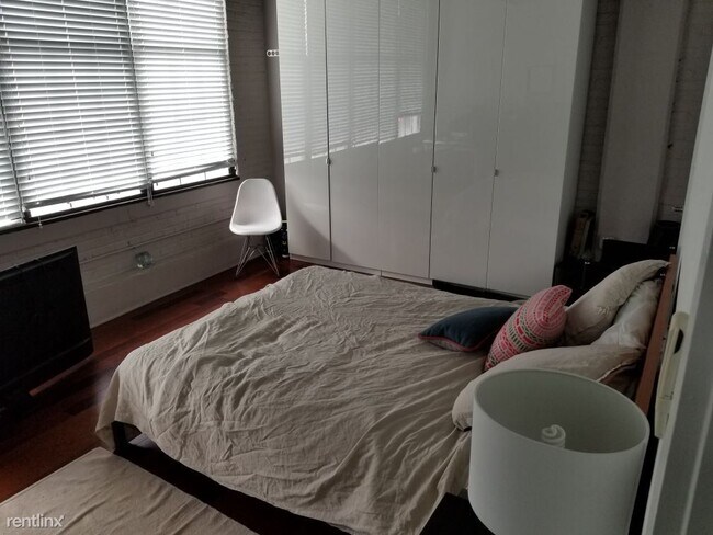 Foto del edificio - 1 br, 1 bath  - 201 Spring Garden St Unit 3B