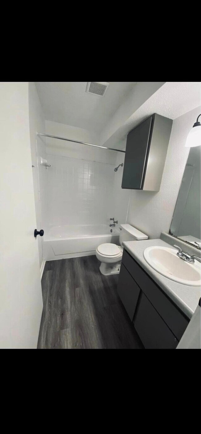 Foto del edificio - Glen Oaks Apartments
