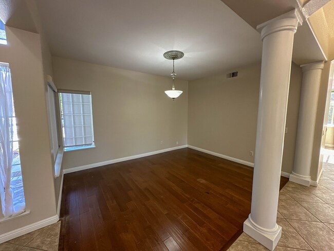 Foto del edificio - COMING SOON! Single Story 3 Bedroom Home for Rent in Newhall!