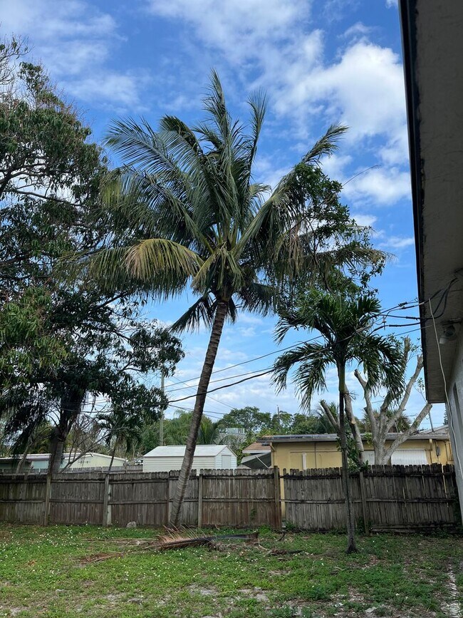 Foto del edificio - 511 W Palm St