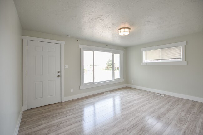 Foto del edificio - 3321 S Broadway St