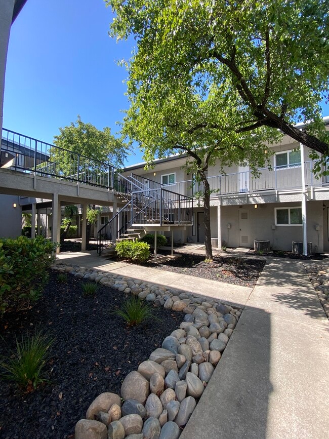 Building Photo - Oakpoint Apartments