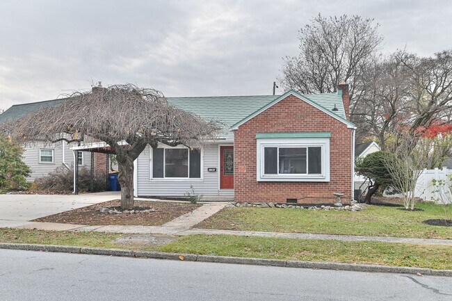 Building Photo - Charming Single Family in Camp Hill