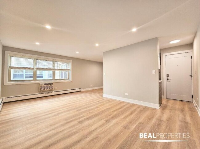 Building Photo - 1 bedroom in CHICAGO IL 60657