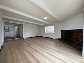Building Photo - 733 1st St