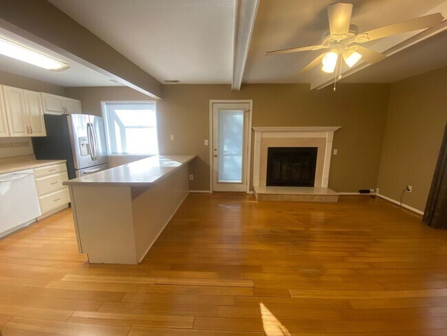 Foto del edificio - Introducing the stunning 3 Bedroom "ASK AB...