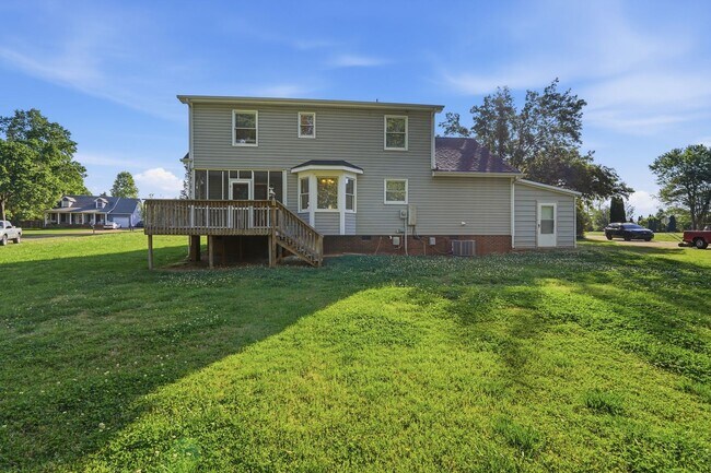 Foto del edificio - Spacious 4BR with Beautiful Backyard Retreat!