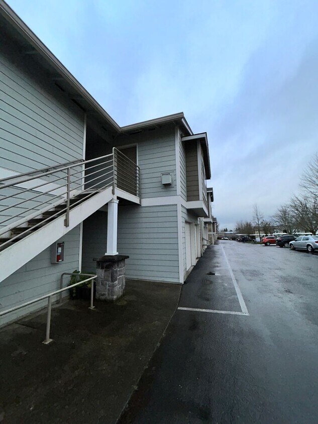 Primary Photo - Studio in Bethany Available Now