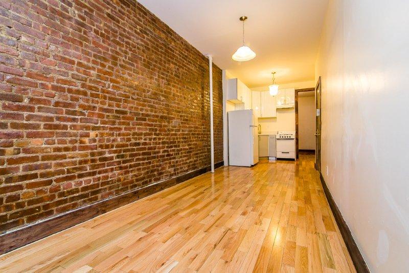 Primary Photo - 248 Stockholm St