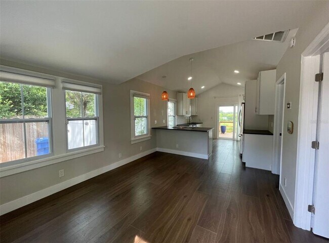 Foto del edificio - 2440 Quincy St S