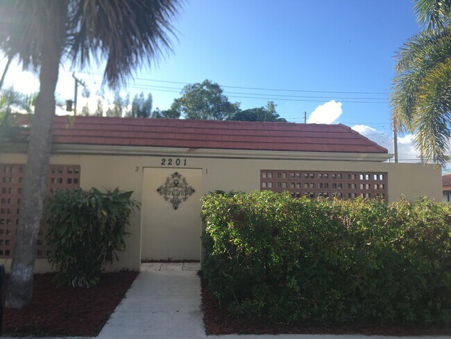 Foto del edificio - 2201 NE 2nd Ave